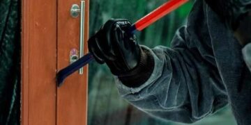 Burglars loot 3 shops, house in Surankote Poonch
