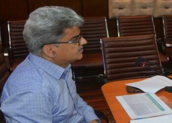 Dulloo directs officers to ensure priority passage to fruit laden trucks