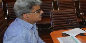 Dulloo directs officers to ensure priority passage to fruit laden trucks