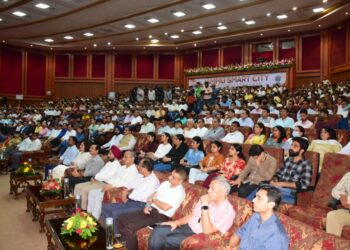 LG inaugurates, lays foundation stone of 14 projects of Jammu Smart City