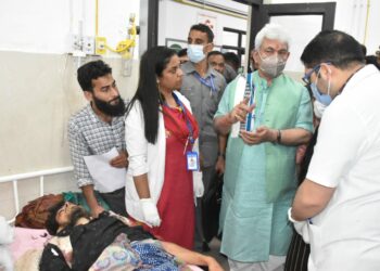 Lt Governor visits DH Poonch to enquire about health of civilians who were injured in a road accident in Sawjian, Poonch