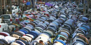 Thousands Offer ‘Khoja Digar’