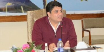 Sarmad Hafeez reviews preparations for winter season at Gulmarg