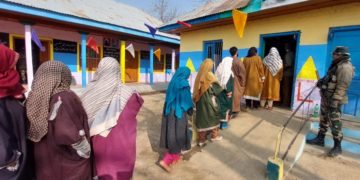 Around 43% voter turnout recorded in re-poll of DDC polls in Hajin, Drugmulla