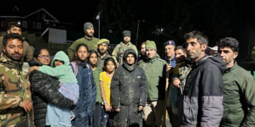 ‘Tourist Family Rescued from Kongdori Gulmarg’