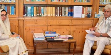 Darakhshan, Others Meet LG