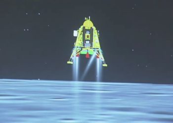  ‘Chandrayaan-3 successfully lands on moon¸ wave of jubilation sweeps across J&K’