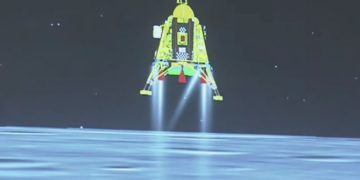 ‘Chandrayaan-3 successfully lands on moon¸ wave of jubilation sweeps across J&K’