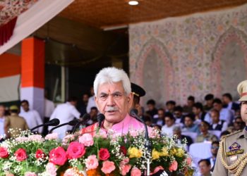 There’s Increase In Foreign Tourists Arrival To Kashmir: Sinha