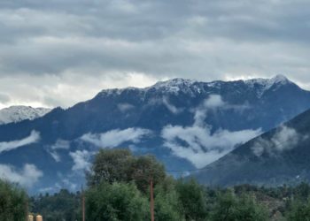 Snowfall, rain end dry spell, bring chill in Kashmir