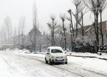 Downpour in plains, higher reaches receive more snow