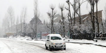 Downpour in plains, higher reaches receive more snow
