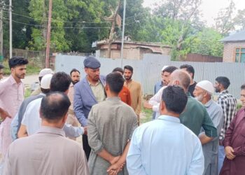 ADC Sopore visits Rohama & Dangiwacha Tehsils, assesses Earthquake Damage