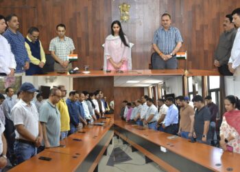 Reasi Administration Observes Two-Minute Silence to Pay Tribute to ADDC Rajouri and others who Lost their Lives