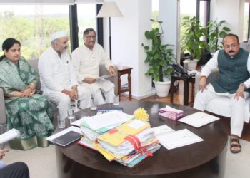 Kashmiri Pandit Delegation Meets Delhi CM Rekha Gupta Over Pending Issues