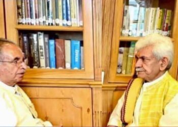 Former Cabinet Minister, Senior Apni Party Leader GH Hassan Mir Calls on LG Sinha ,Raises key Tourism Issues