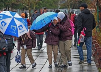 All Colleges, Schools to Remain Closed Today in Kashmir Amid Bad Weather: Div Com Kashmir