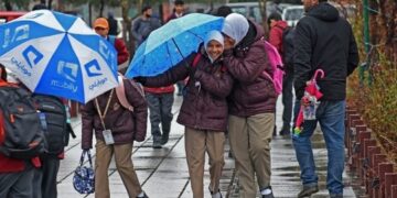 All Colleges, Schools to Remain Closed Today in Kashmir Amid Bad Weather: Div Com Kashmir