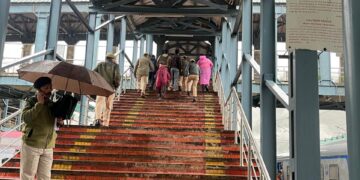 Railway Staff Rushed Woman and Newborn Baby to Hospital after Delivery in Train near Banihal Railway Station