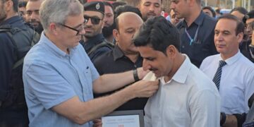 Chief Minister Umar Abdullah Presents Facilities Award and Traditional Shawl to Journalist Ajaz Tantray for Human Interest Stories in Ganderbal